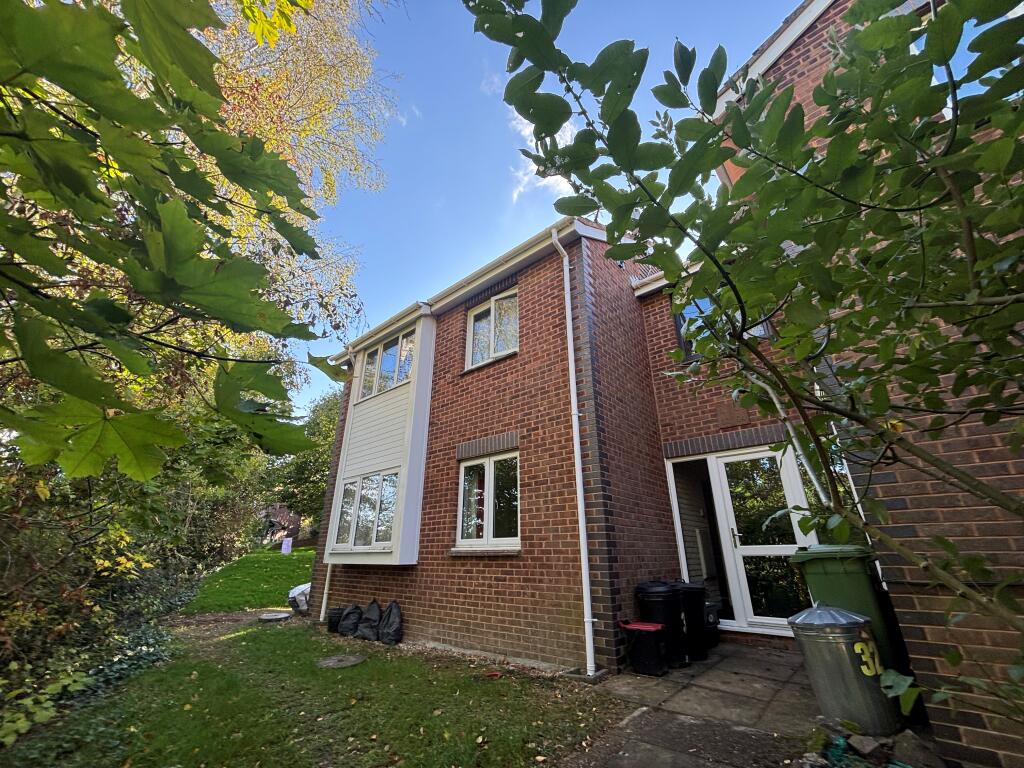 1 bed 1st Floor Flat for rent in Nadderwater. From Fulfords - Exeter (City Centre) 1 bed 1st Floor Flat for rent in Nadderwater. From Fulfords - Exeter (City Centre)
