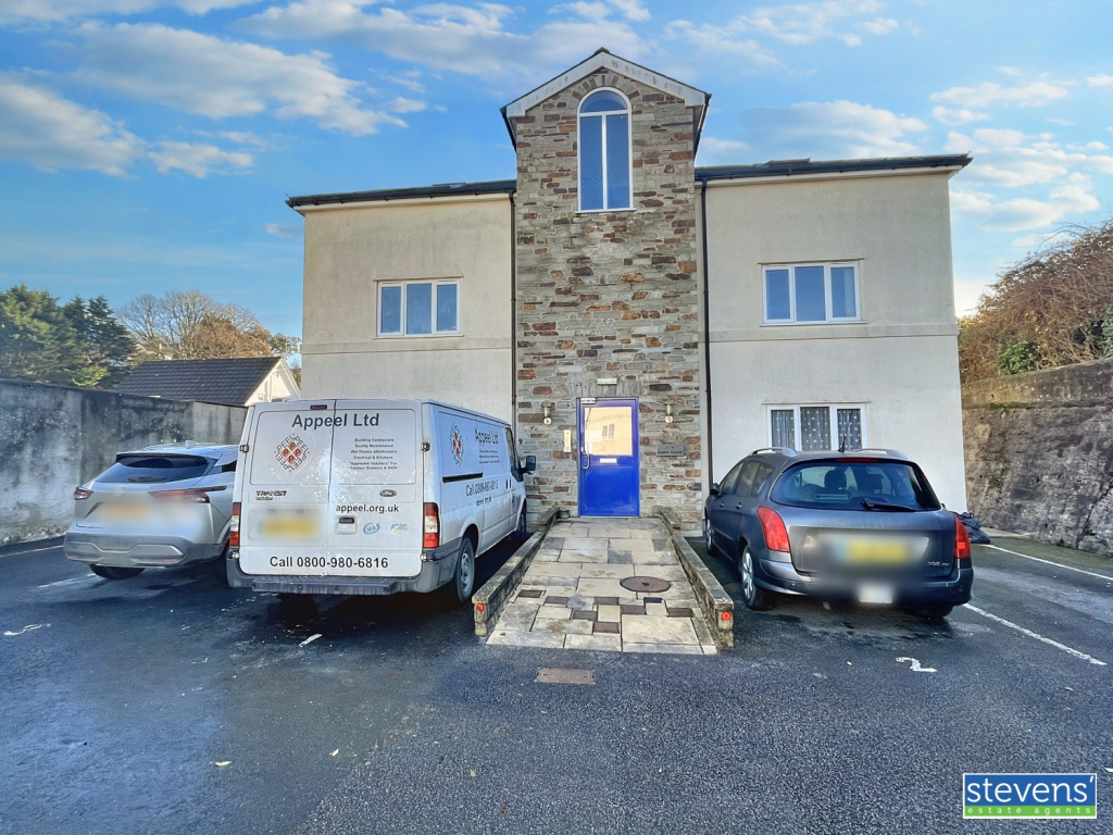 2 bed 1st Floor Flat for rent in Launceston. From Stevens Estate Agents - Okehampton