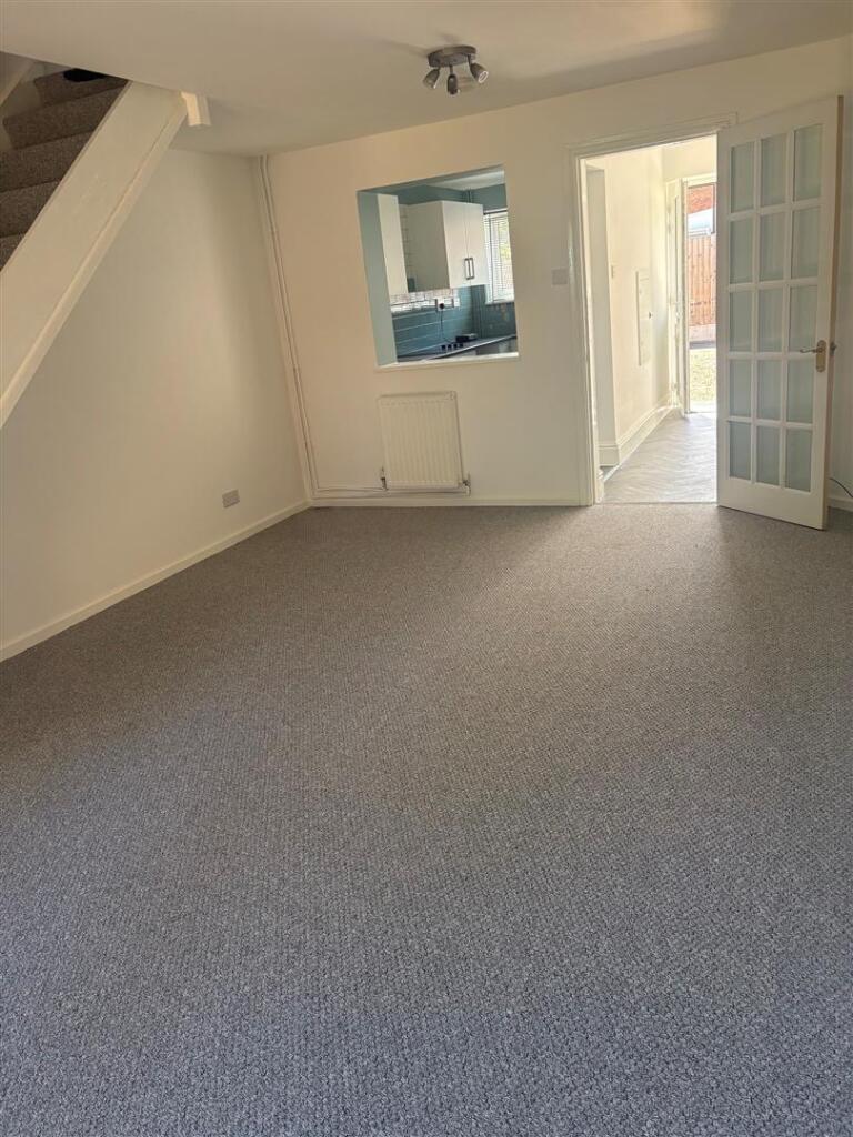 2 bed Mid Terraced House for rent in Evesham. From Leggett & James - Evesham