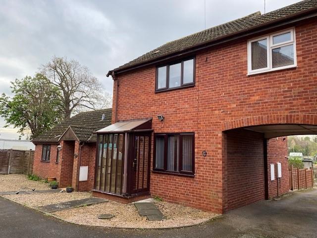 2 bed Mid Terraced House for rent in Evesham. From Leggett & James - Evesham
