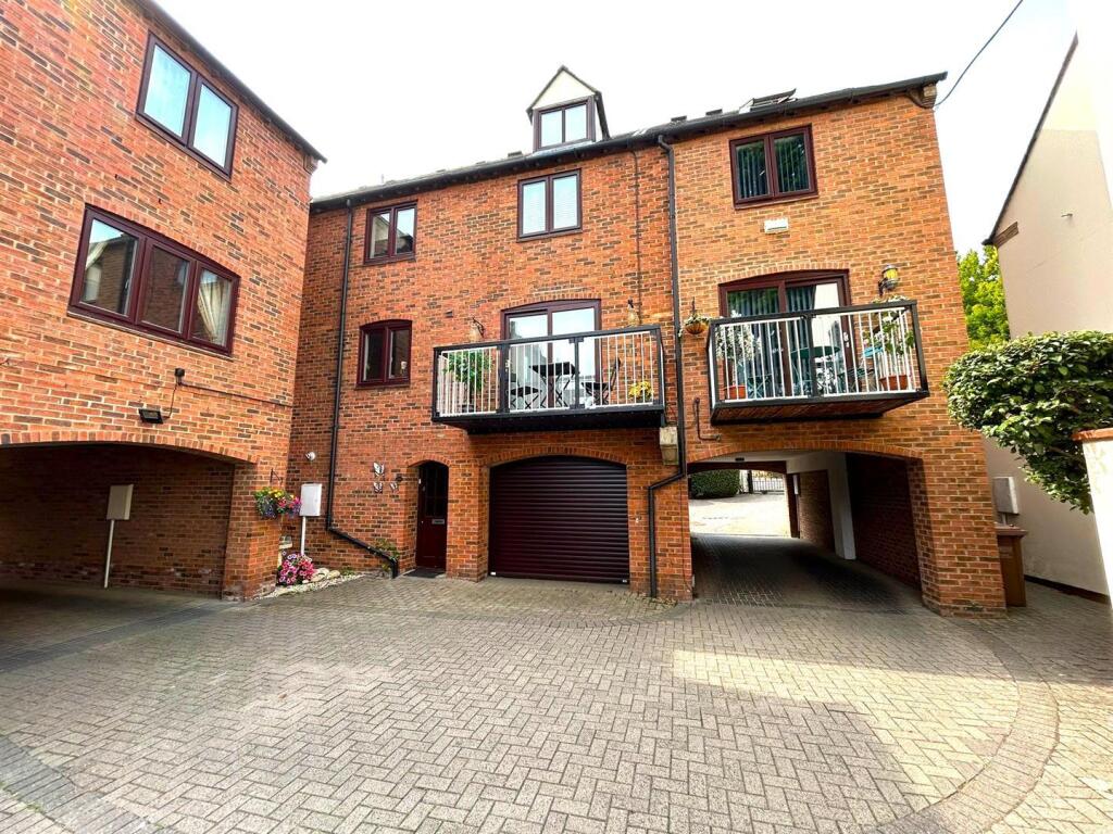 3 bed Detached for rent in Evesham. From Leggett & James - Evesham