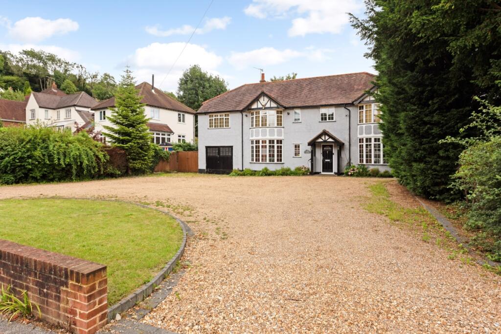 5 bed Detached House for rent in Caterham. From Hamptons International - Caterham and Oxted
