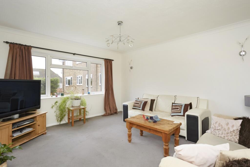 2 bed Flat for rent in Whyteleafe. From Hamptons International - Caterham and Oxted
