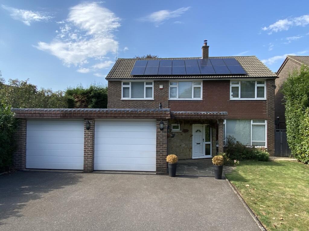 4 bed Detached House for rent in Warlingham. From Hamptons International - Caterham and Oxted