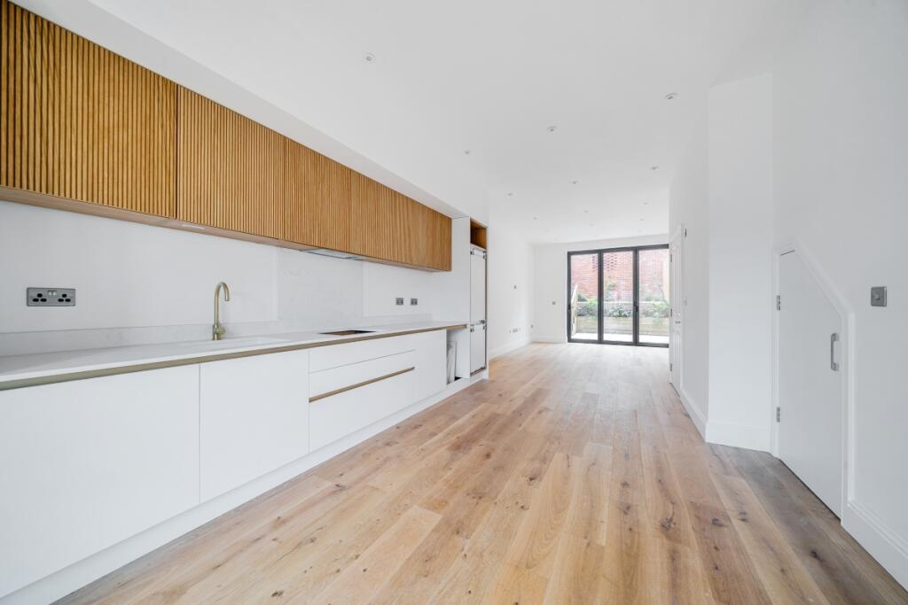 3 bed Town House for rent in Netherne On-The-Hill. From Hamptons Lettings - Caterham