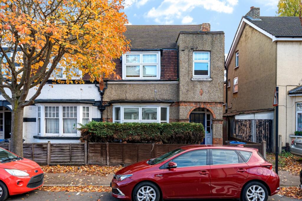 1 bed 1st Floor Flat for rent in Croydon. From Hamptons Lettings - Caterham