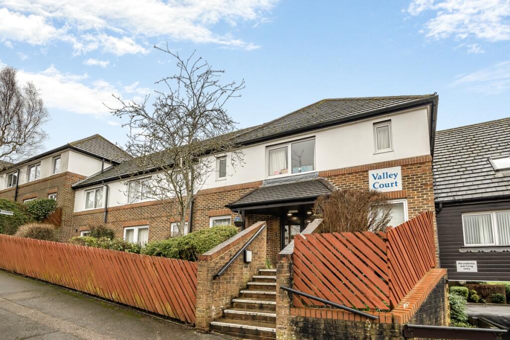 1 bed 1st Floor Flat for rent in Caterham. From Hamptons Lettings - Caterham