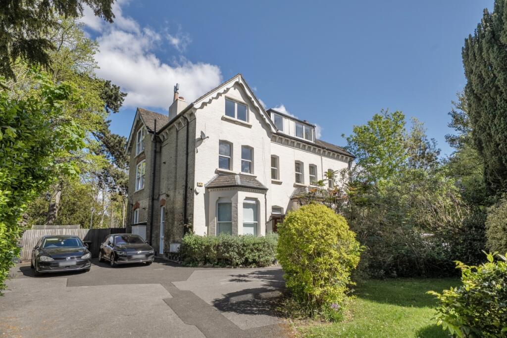 1 bed 1st Floor Flat for rent in Croydon. From Hamptons Lettings - Caterham