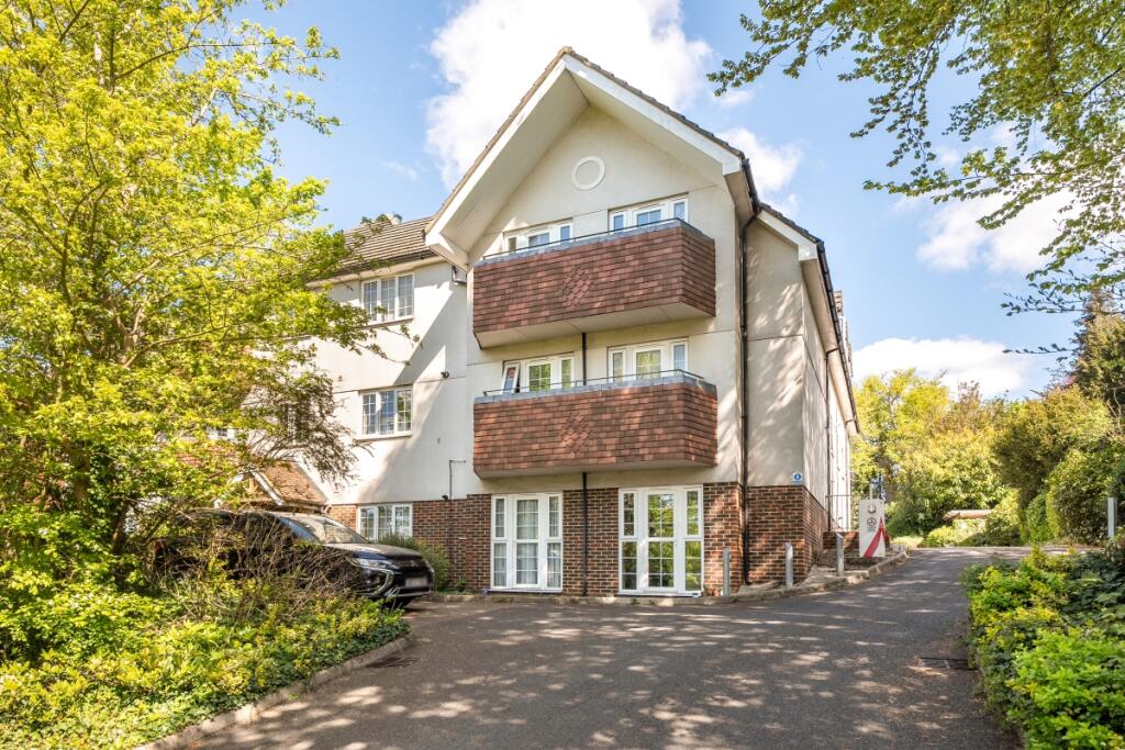 2 bed 1st Floor Flat for rent in Croydon. From Hamptons Lettings - Caterham