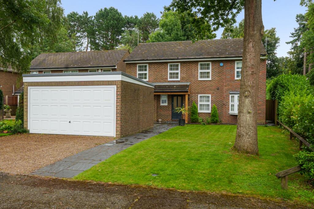 4 bed Detached for rent in Purley. From Hamptons Lettings - Caterham 4 bed Detached for rent in Purley. From Hamptons Lettings - Caterham