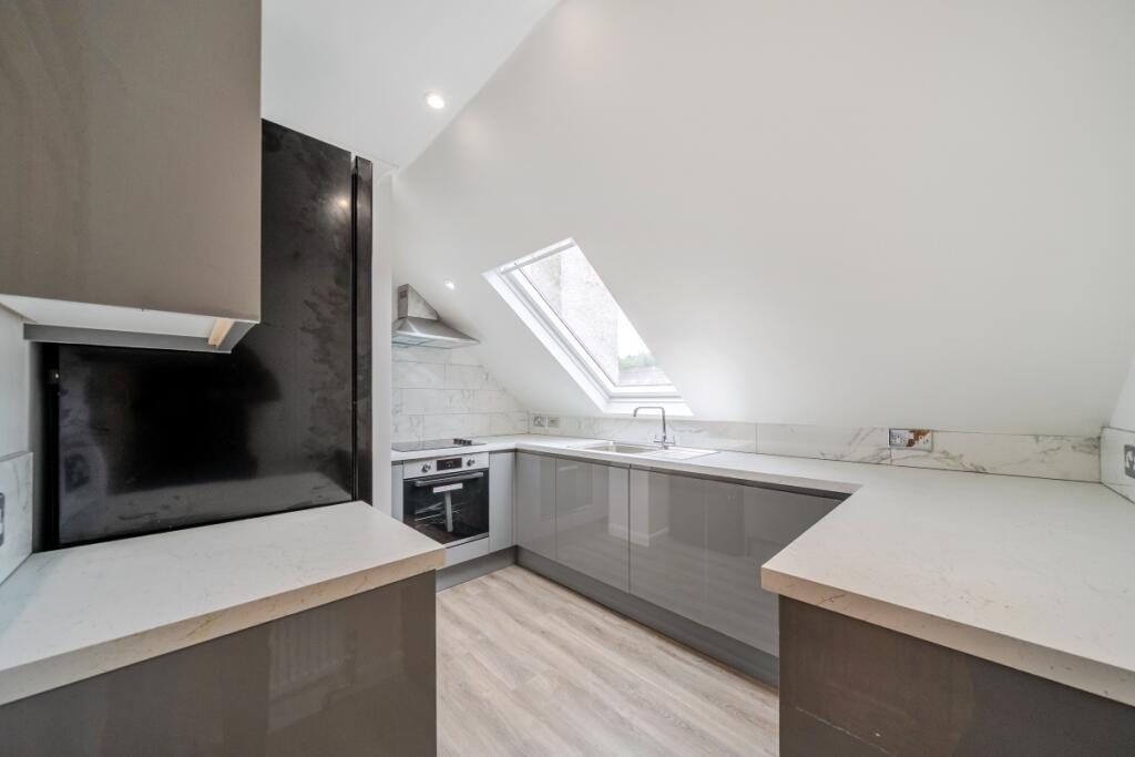 2 bed 1st Floor Flat for rent in Purley. From Hamptons Lettings - Caterham 2 bed 1st Floor Flat for rent in Purley. From Hamptons Lettings - Caterham