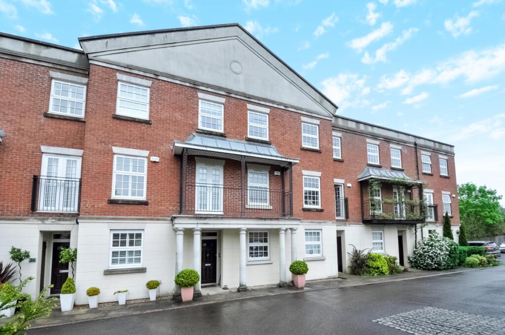 5 bed Mid Terraced House for rent in Chelsham. From Hamptons Lettings - Caterham