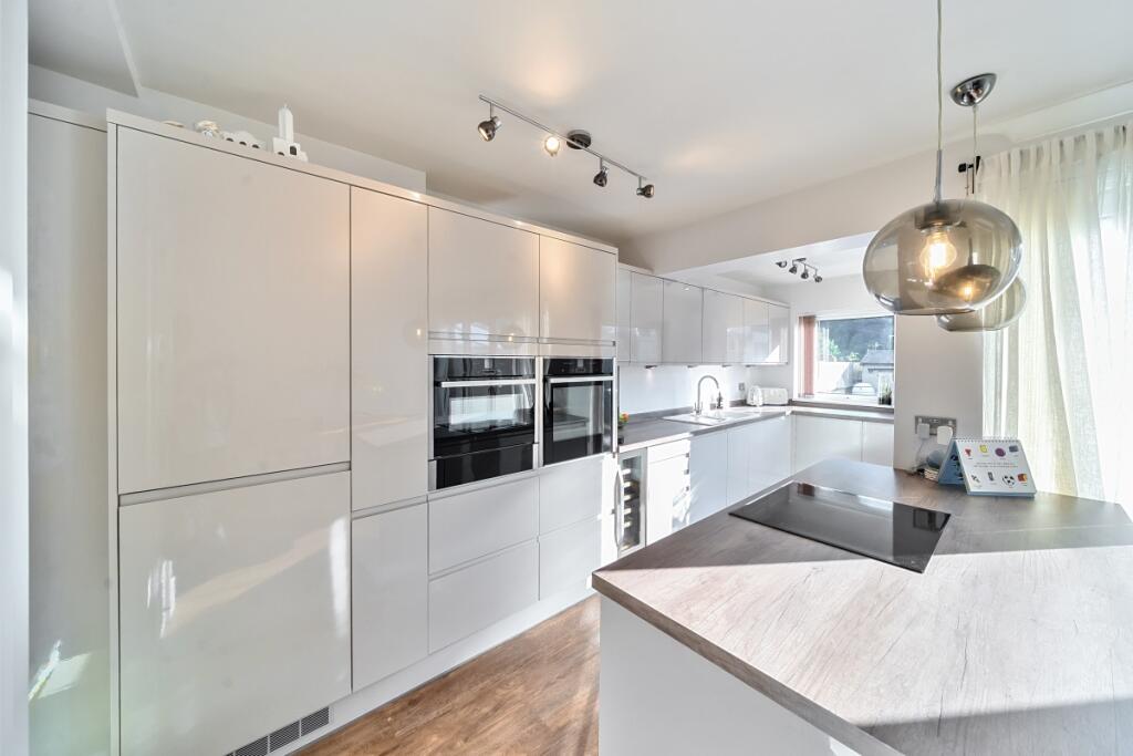 3 bed Mid Terraced House for rent in Caterham. From Hamptons Lettings - Caterham 3 bed Mid Terraced House for rent in Caterham. From Hamptons Lettings - Caterham