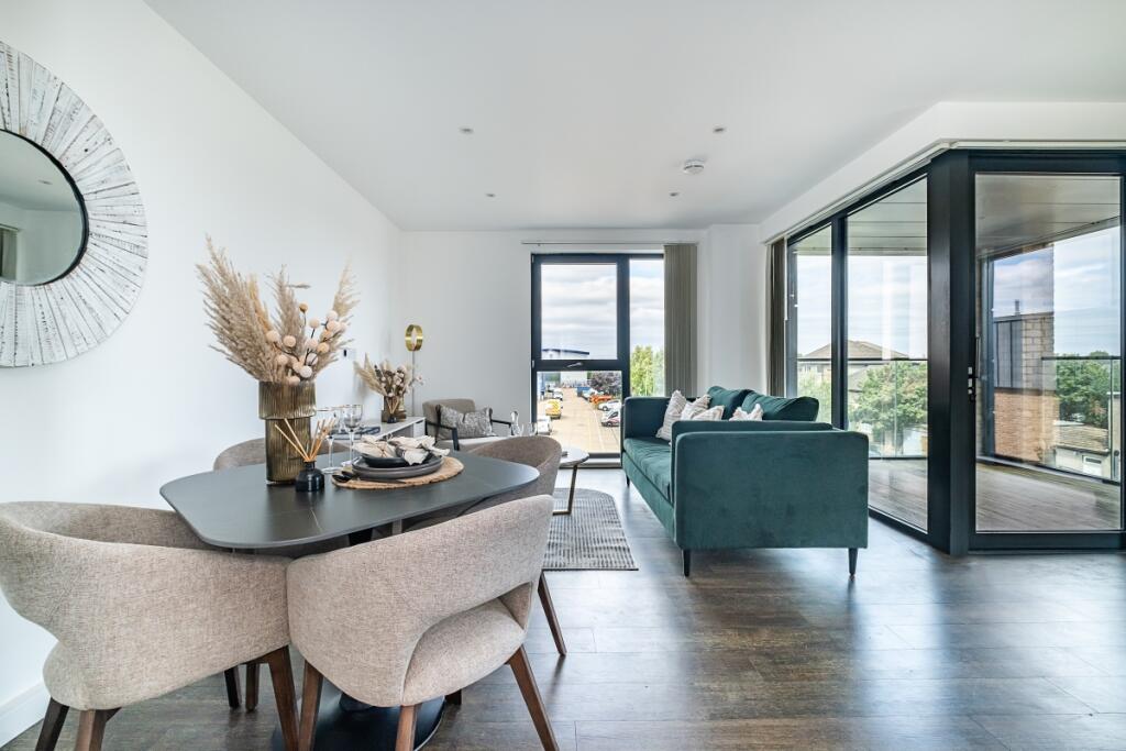 2 bed 1st Floor Flat for rent in Mitcham. From Hamptons Lettings - Caterham 2 bed 1st Floor Flat for rent in Mitcham. From Hamptons Lettings - Caterham