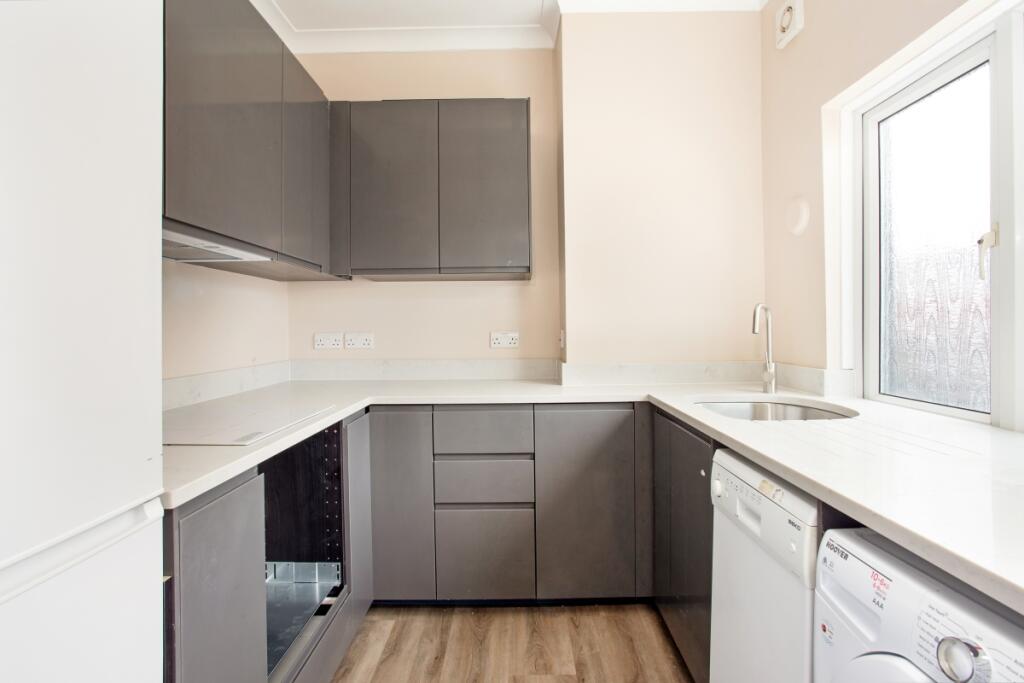 2 bed 1st Floor Flat for rent in Purley. From Hamptons Lettings - Caterham 2 bed 1st Floor Flat for rent in Purley. From Hamptons Lettings - Caterham