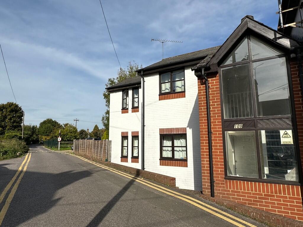 1 bed Apartment for rent in Badshot Lea. From Hamiltons Property Services - Frimley Green