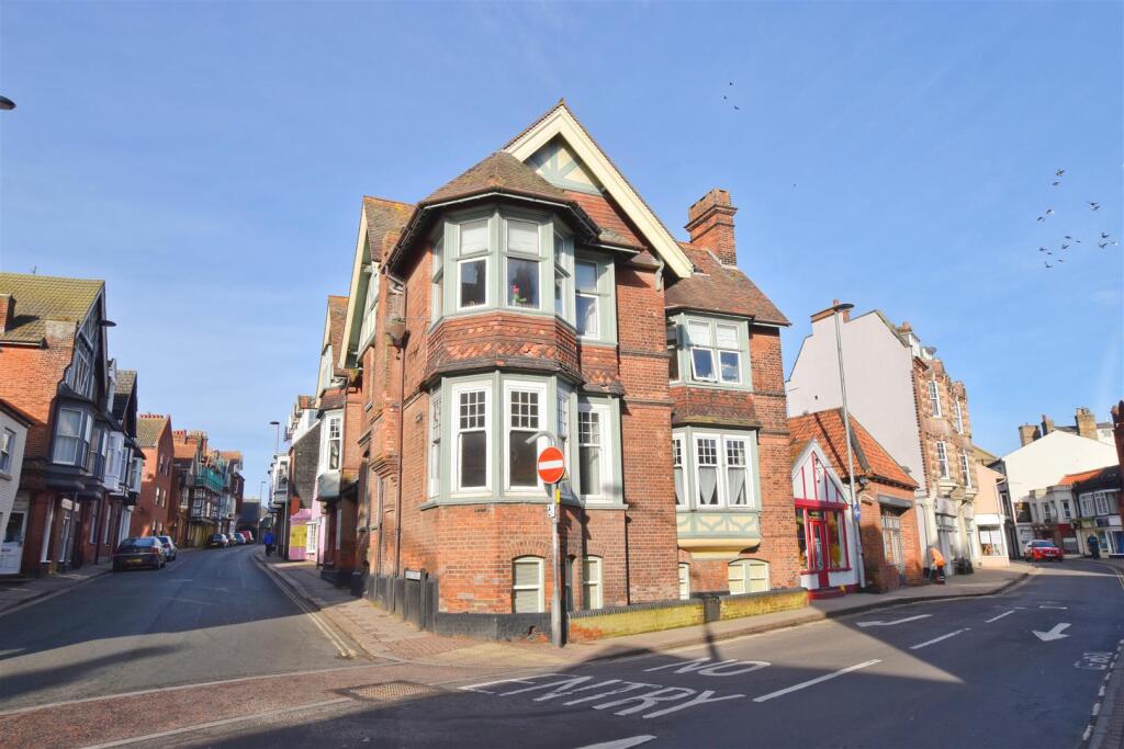 2 bed 1st Floor Flat for rent in Cromer. From Henleys - Cromer