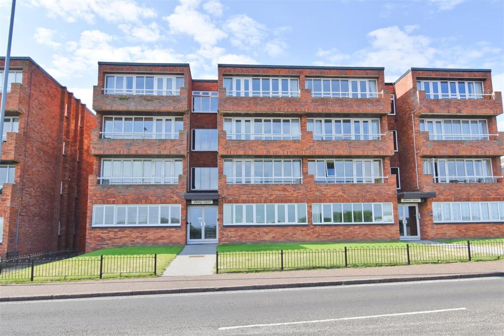 2 bed Apartment for rent in Cromer. From Henleys - Cromer