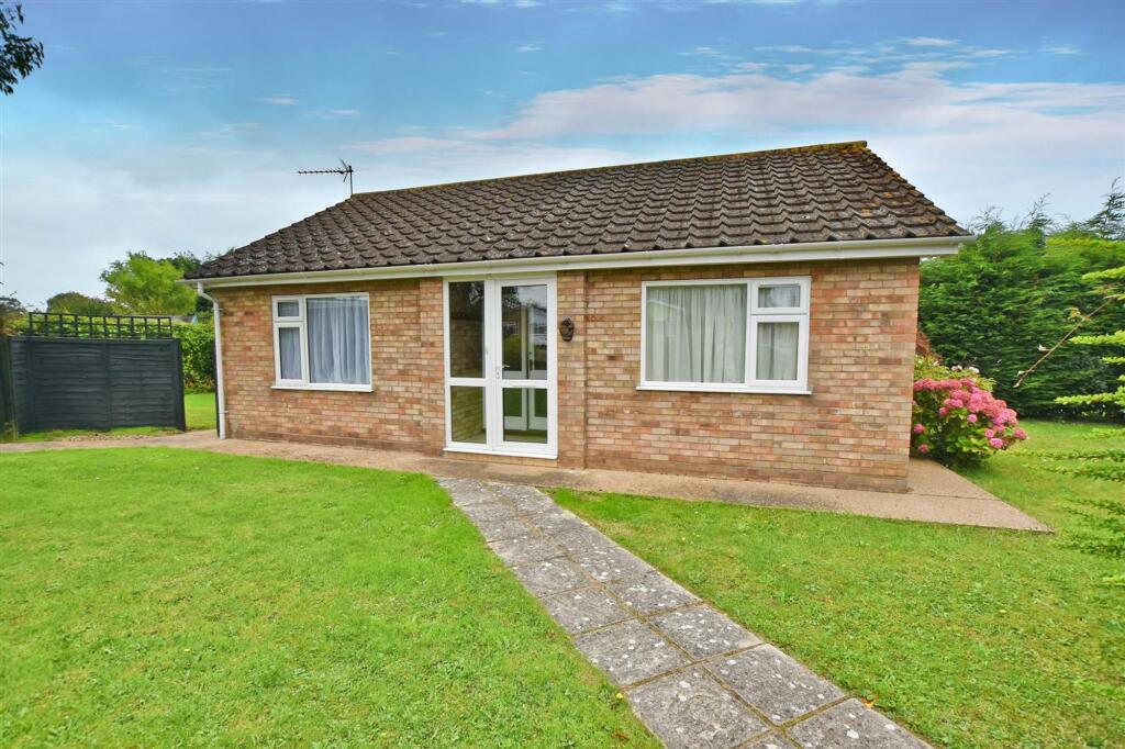 2 bed Detached bungalow for rent in Cromer. From Henleys - Cromer 2 bed Detached bungalow for rent in Cromer. From Henleys - Cromer
