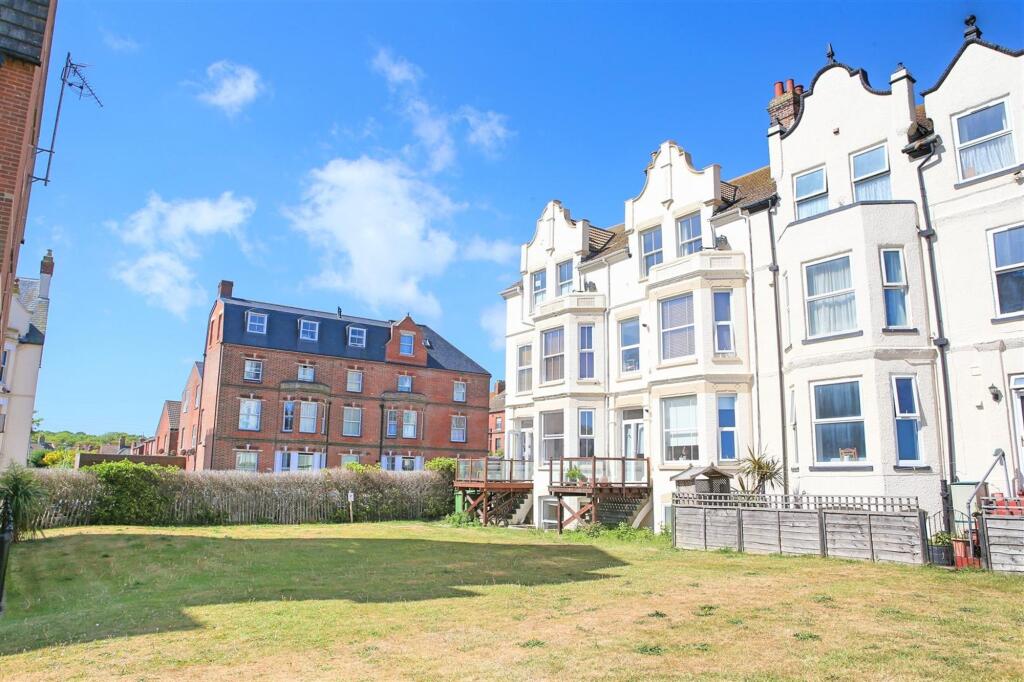 4 bed Studio for rent in Cromer. From Henleys - Cromer 4 bed Studio for rent in Cromer. From Henleys - Cromer