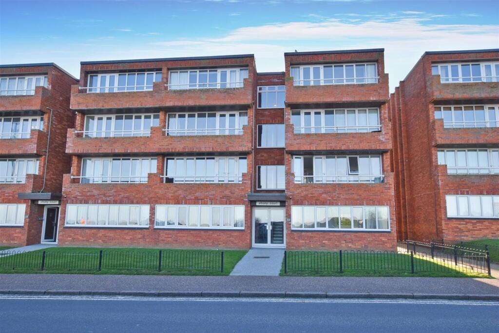 2 bed Apartment for rent in Cromer. From Henleys - Cromer