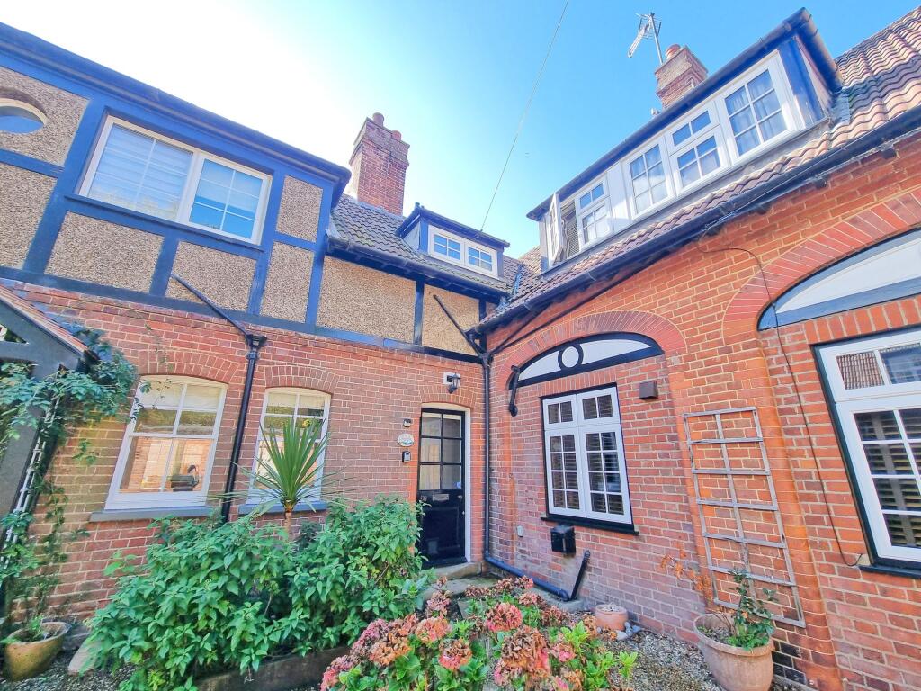 3 bed Mid Terraced House for rent in Overstrand. From Henleys - Cromer 3 bed Mid Terraced House for rent in Overstrand. From Henleys - Cromer
