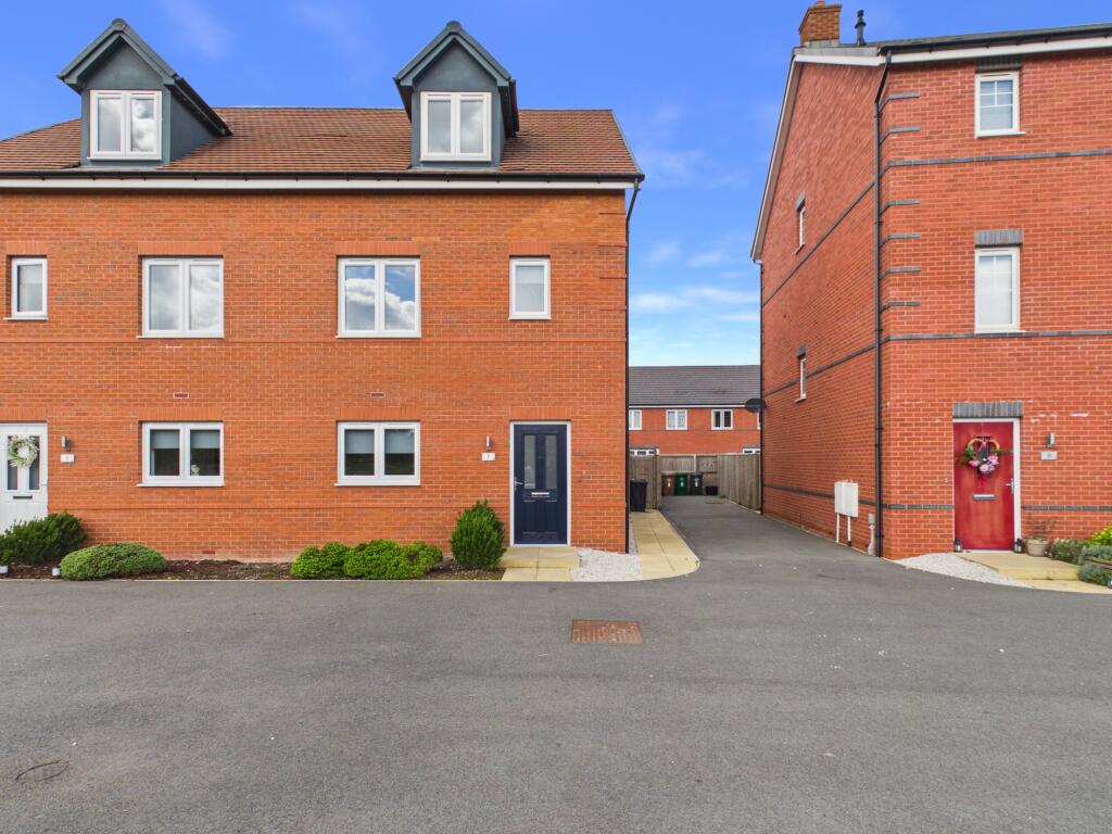 4 bed Semi Detached for rent in Burnaston. From Hannells Estate Agents - Chellaston 4 bed Semi Detached for rent in Burnaston. From Hannells Estate Agents - Chellaston