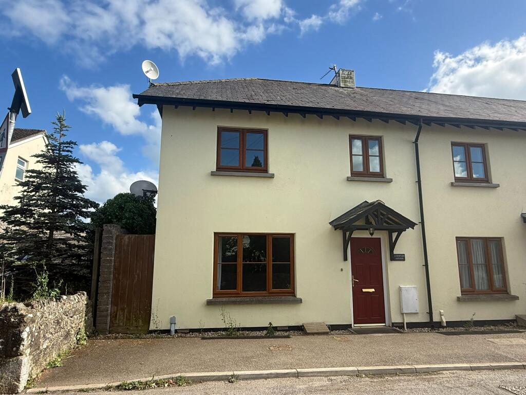 4 bed Mid Terraced House for rent in . From Howard Douglas - Ashburton