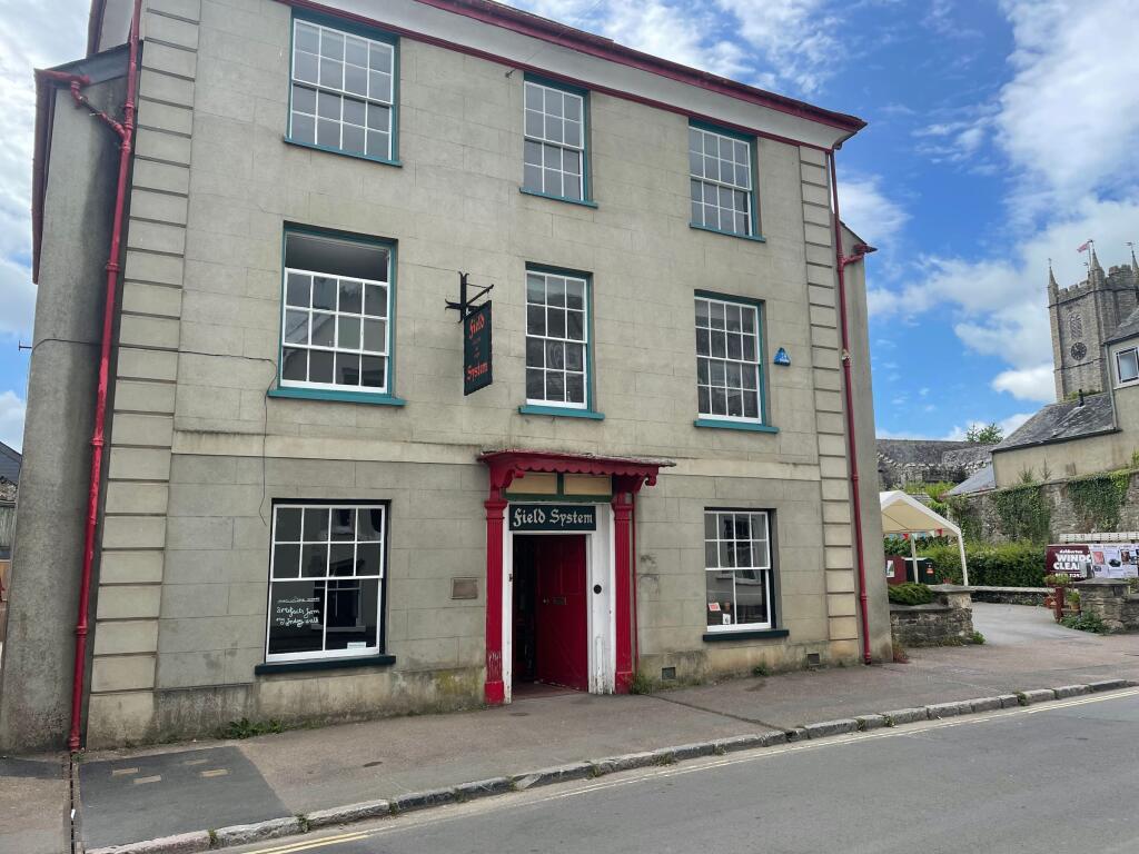 2 bed 1st Floor Flat for rent in Ashburton. From Howard Douglas - Ashburton