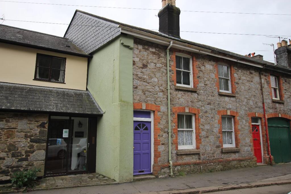 3 bed Mid Terraced House for rent in Ashburton. From Howard Douglas - Ashburton