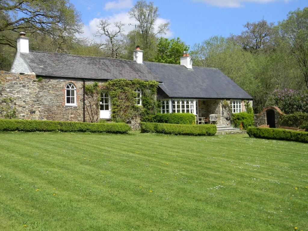 2 bed Cottage for rent in Newton Abbot. From Howard Douglas - Ashburton