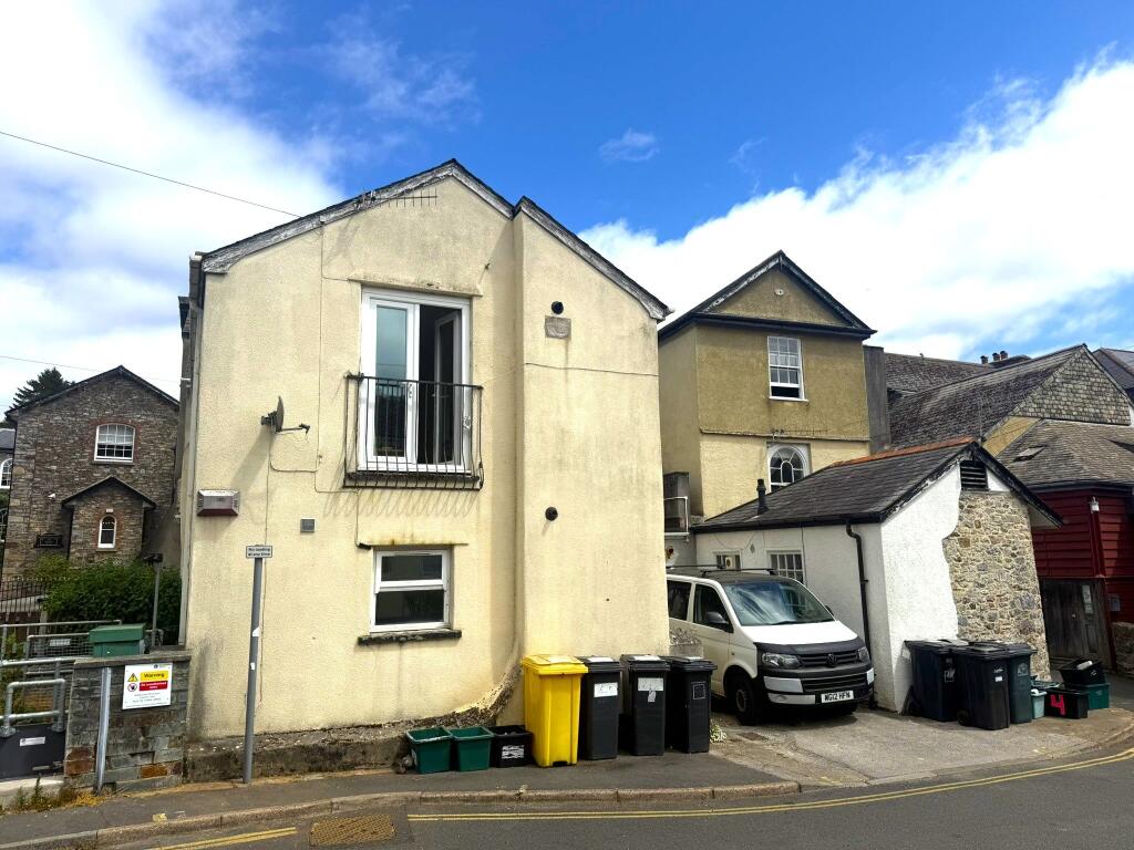 1 bed 1st Floor Flat for rent in Ashburton. From Howard Douglas - Ashburton