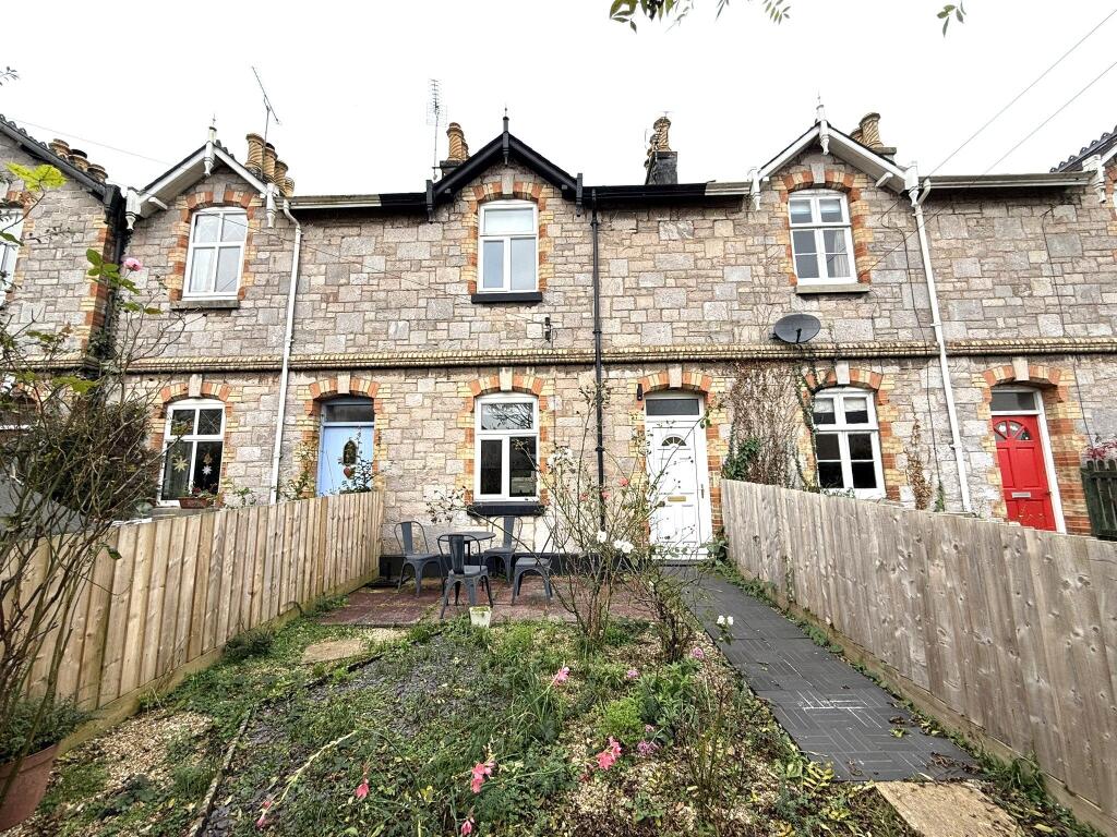 2 bed Mid Terraced House for rent in Buckfastleigh. From Howard Douglas - Ashburton 2 bed Mid Terraced House for rent in Buckfastleigh. From Howard Douglas - Ashburton