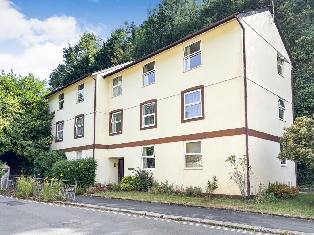 2 bed 1st Floor Flat for rent in Ashburton. From Howard Douglas - Ashburton