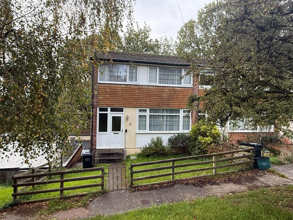 3 bed Mid Terraced House for rent in Newton Abbot. From Howard Douglas - Ashburton