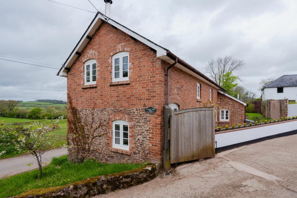 3 bed Detached House for rent in Shobrooke. From Helmores