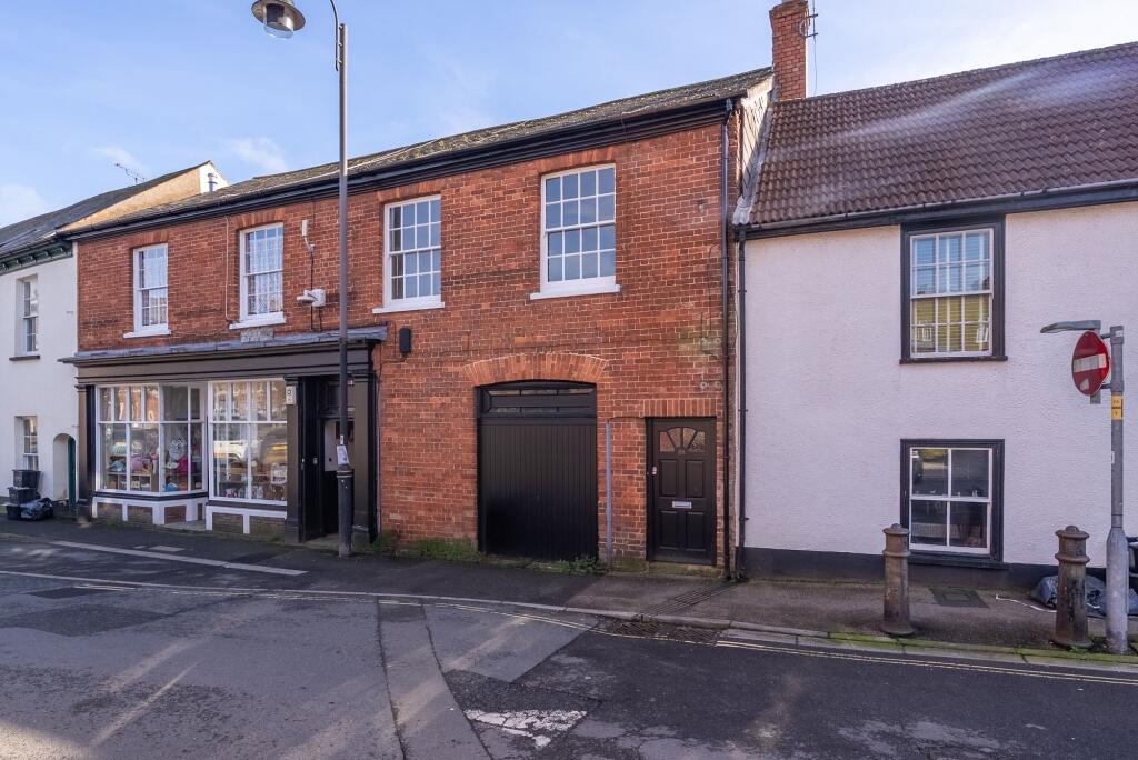 1 bed 1st Floor Flat for rent in Crediton. From Helmores - Crediton 1 bed 1st Floor Flat for rent in Crediton. From Helmores - Crediton