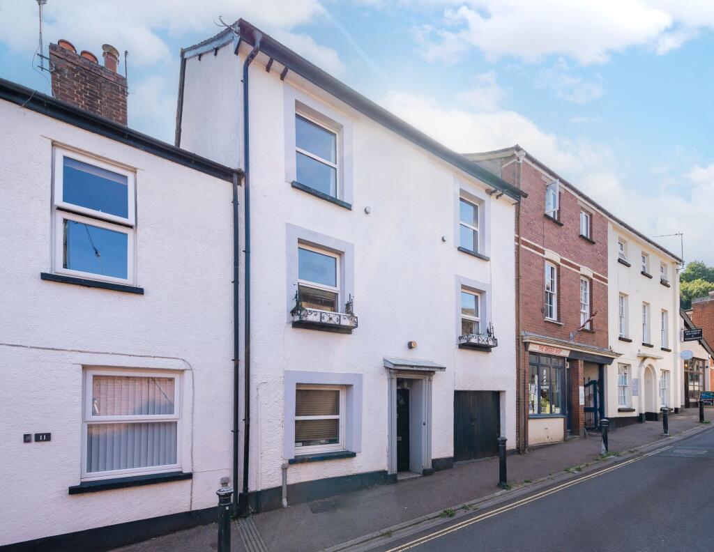 4 bed Mid Terraced House for rent in Crediton. From Helmores - Crediton 4 bed Mid Terraced House for rent in Crediton. From Helmores - Crediton