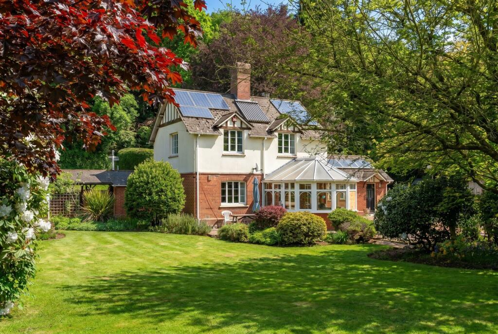 3 bed Detached for rent in Crediton. From Helmores - Crediton 3 bed Detached for rent in Crediton. From Helmores - Crediton