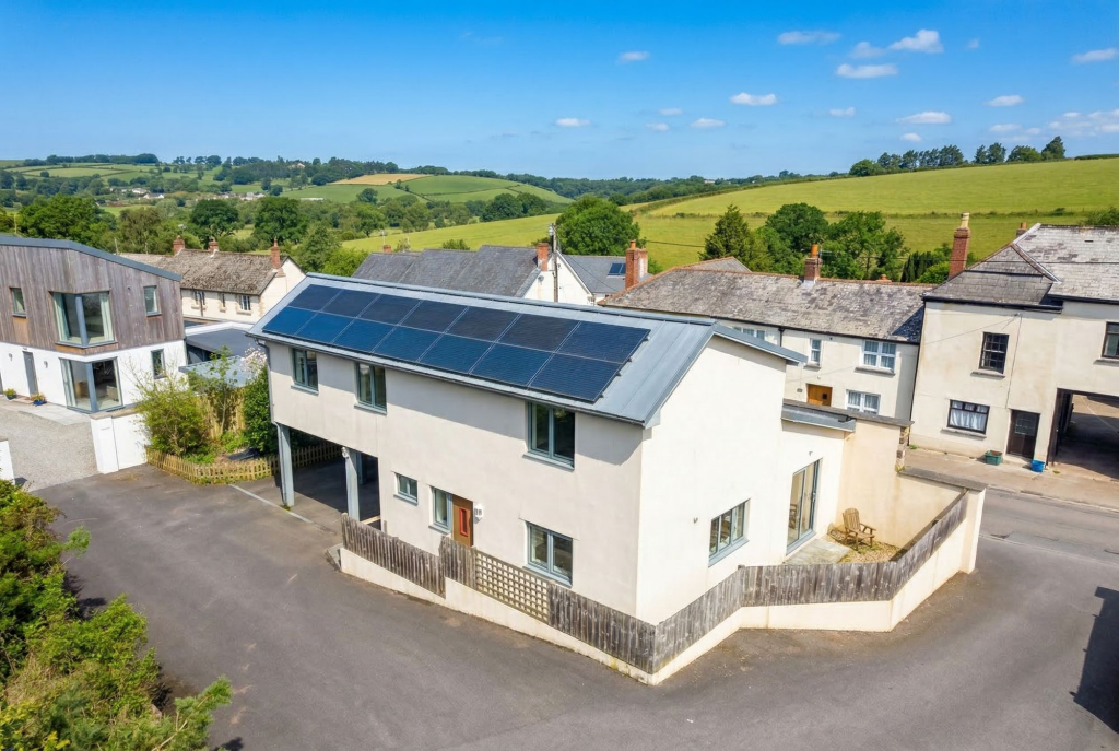 3 bed Detached for rent in Bow. From Helmores - Crediton 3 bed Detached for rent in Bow. From Helmores - Crediton