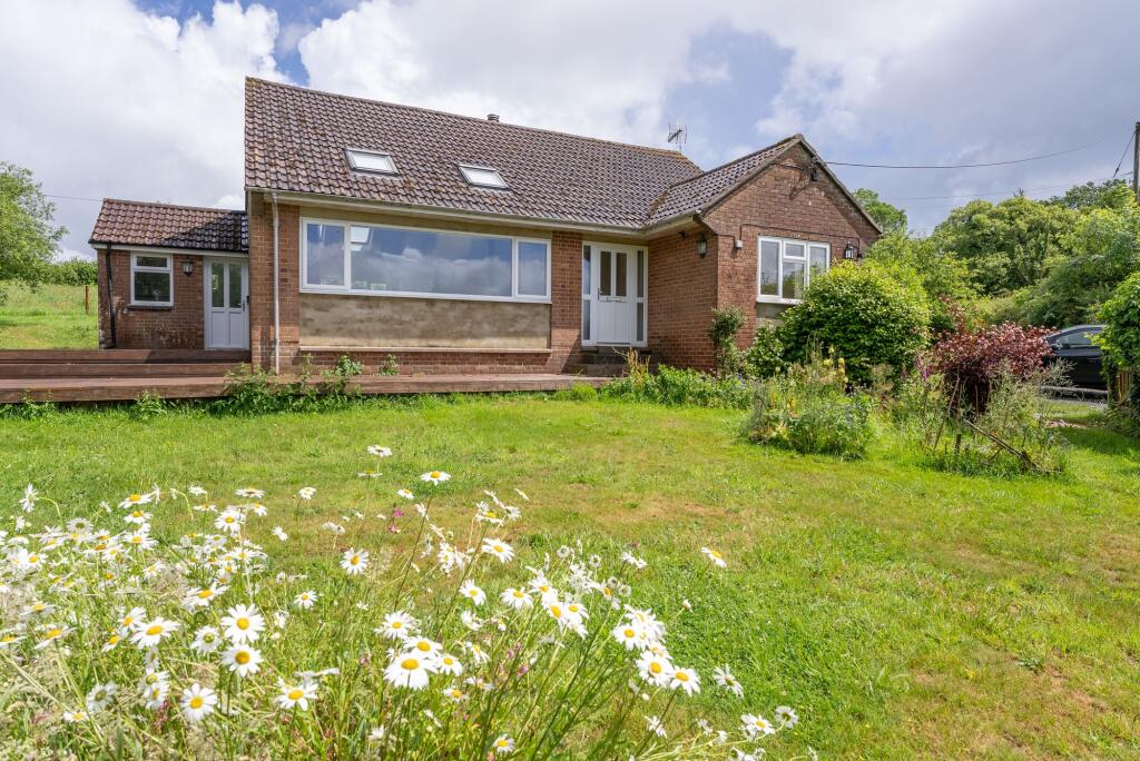 2 bed Detached bungalow for rent in Crediton. From Helmores - Crediton 2 bed Detached bungalow for rent in Crediton. From Helmores - Crediton