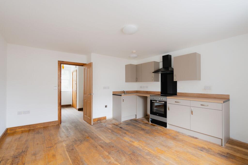 2 bed 1st Floor Flat for rent in Holsworthy. From Helmores - Crediton