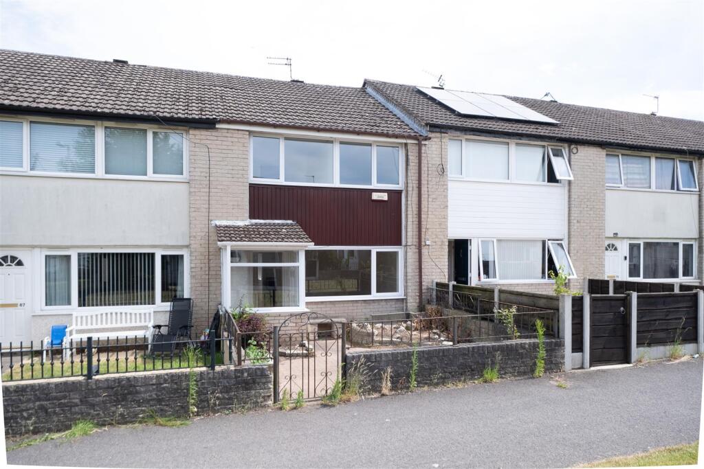 3 bed Mid Terraced House for rent in Meadowbank. From Hinchliffe Holmes - Tarporley