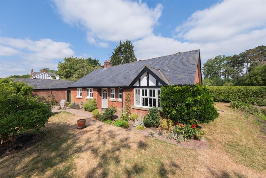 3 bed Detached bungalow for rent in Barbridge. From Hinchliffe Holmes - Tarporley