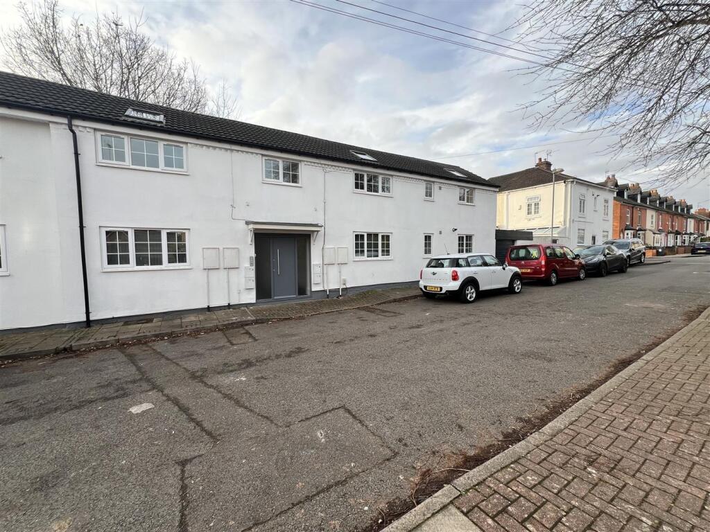 1 bed 1st Floor Flat for rent in Major's Green. From Heritage Estate Agency - Kings Heath