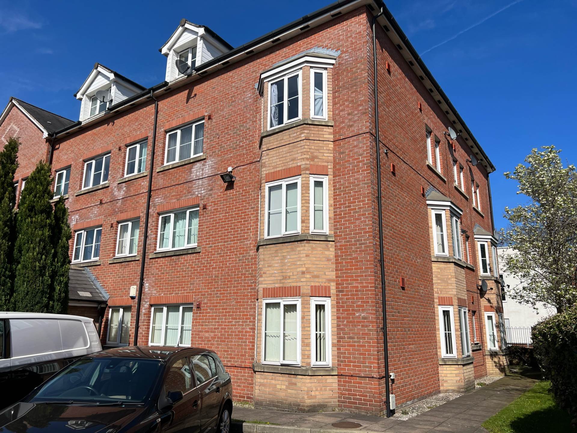 2 bed Apartment for rent in Manchester. From HLGB - Warrington