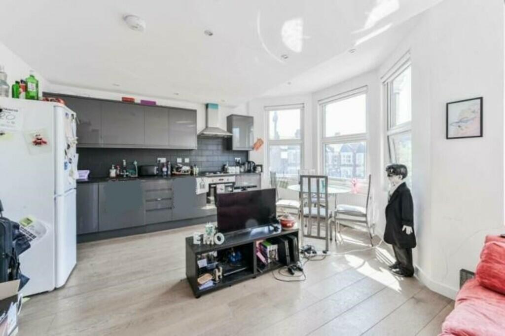3 bed Apartment for rent in Tottenham. From Hobarts - N22