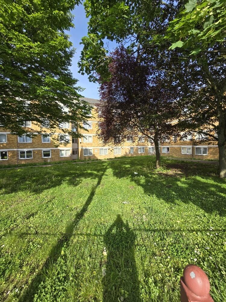 2 bed Flat for rent in Wood Green. From Hobarts - N22