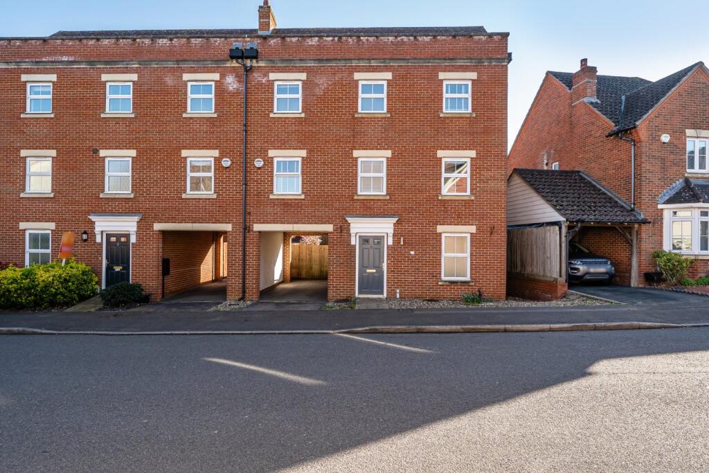 4 bed Semi Detached for rent in Great Chart. From Hobbs Parker Estate Agents - Ashford