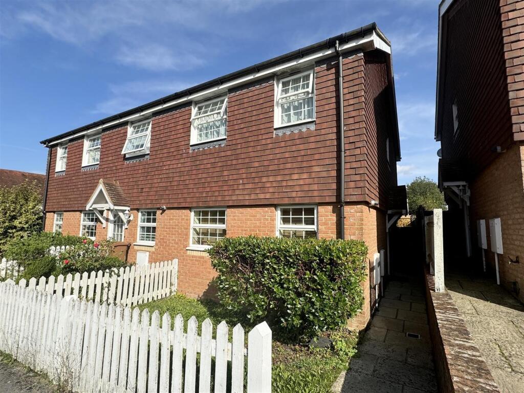 3 bed Semi Detached for rent in Hawkhurst. From Hobbs Parker Estate Agents - Ashford
